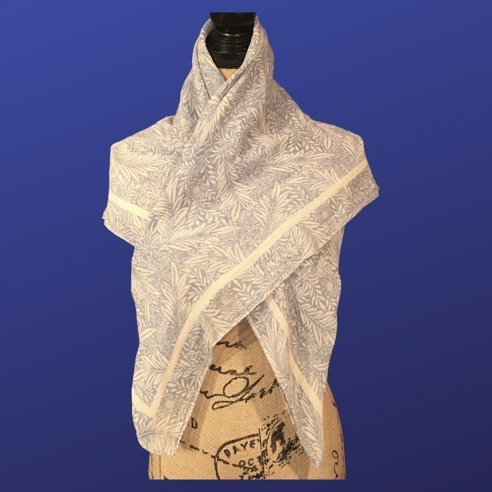 UNBRANDED Square Coat Scarf, LIGHT BLUE/WHITE Gauze FLORAL, New Without Tags